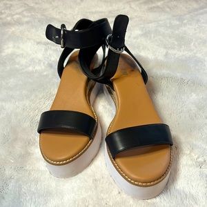 BAR III Women’s Sandals. Size 7.5. Brand new, Never worn!